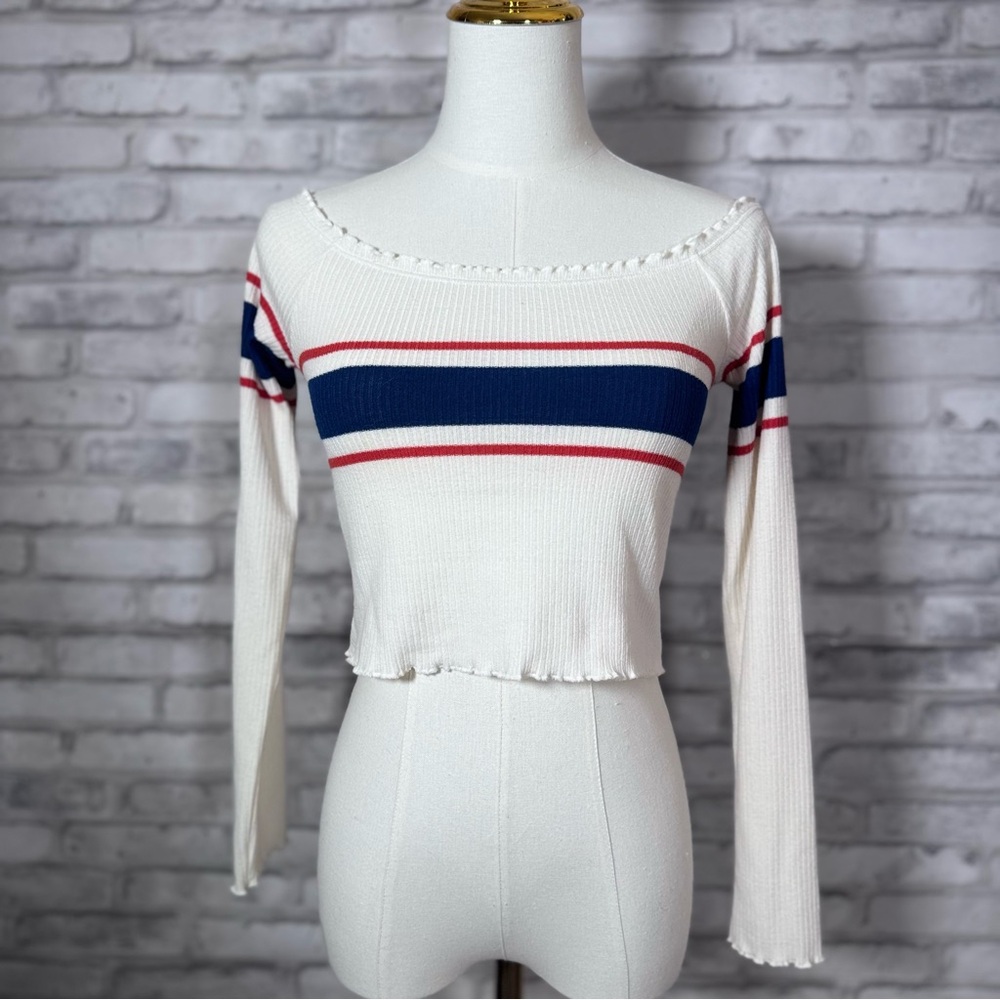 Me to We Off-Shoulder 70's Retro Striped White Red Blue Crop Top